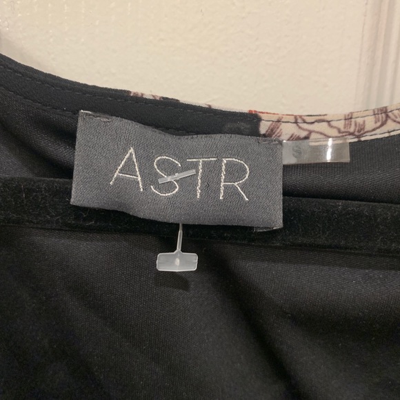 ASTR the label: Long Sleeve Romper - Picture 4 of 7